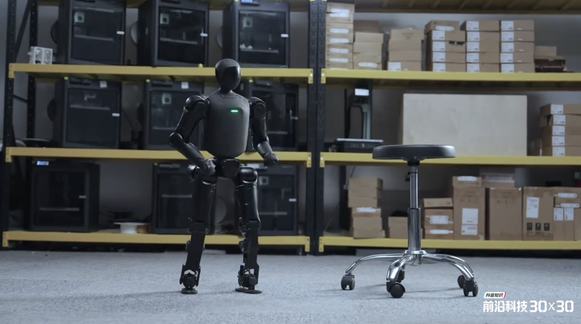 RazomUA - Q1 von AgiBot — ein Humanoid im Rucksack: was es ukrainischen Forschern und der Verteidigung bringt