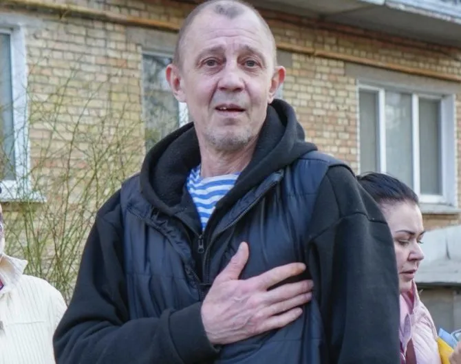 RazomUA - Major Wolodymyr Buchanets kehrt aus russischer Gefangenschaft zurück — eine Geschichte, die die Bedeutung von Gefangenenaustausch und Gemeinschaft hervorhebt