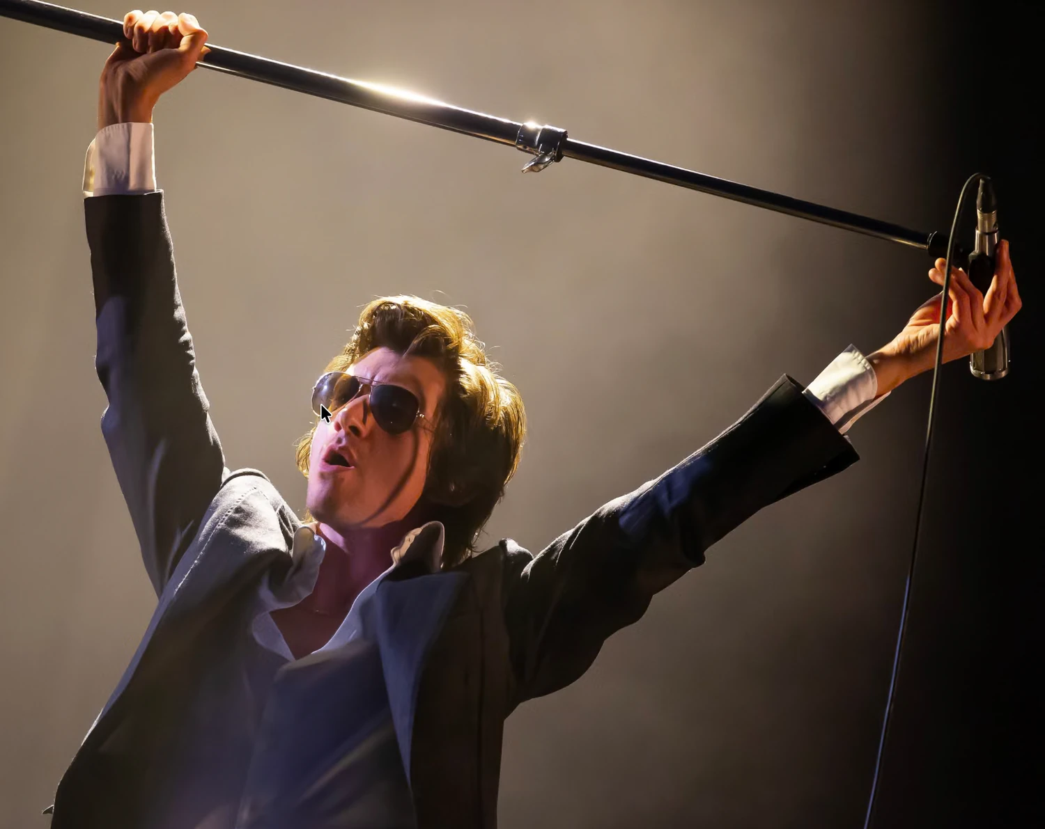 RazomUA - Arctic Monkeys Return with "Opening Night": HELP(2) Release Raises Funds for Children Affected by Wars