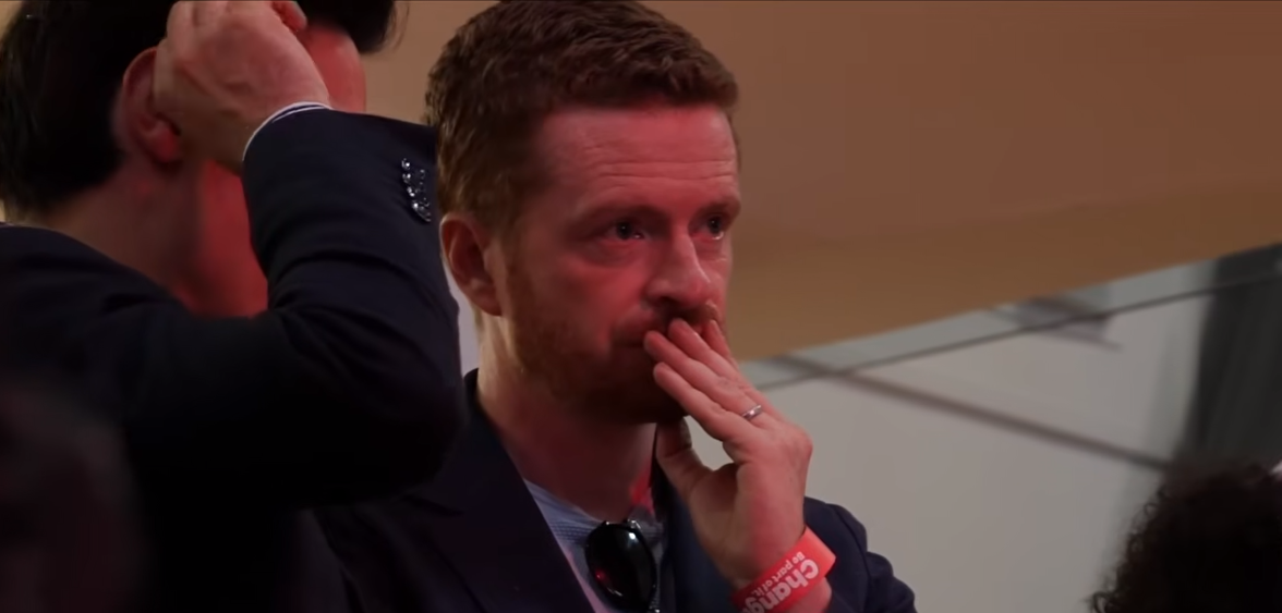 RazomUA - Відставка голови офісу прем'єра Британії після файлів Епштейна — зміна кадрів із наслідками для довіри та безпеки