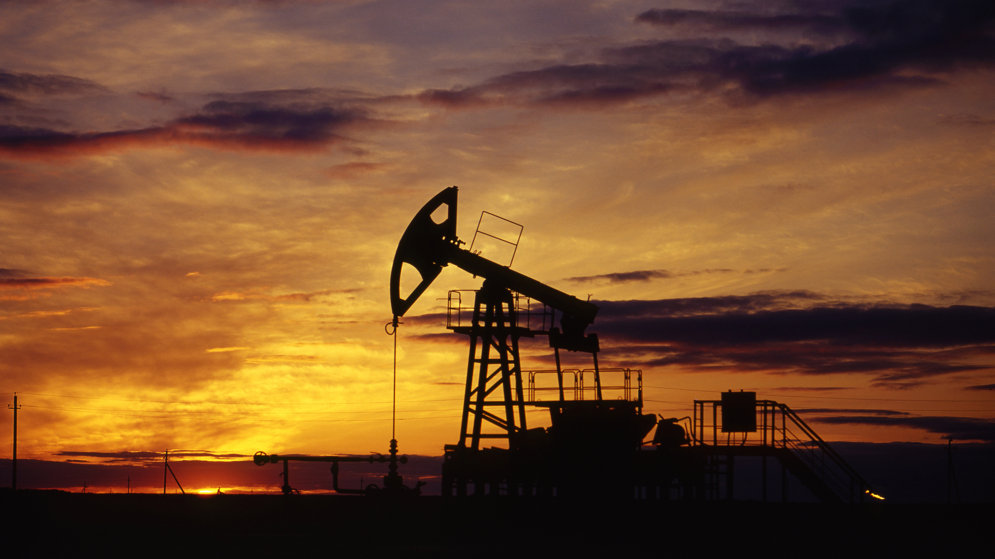 RazomUA - Удари дронів зупинили роботу Приморська й Усть-Луги — що це означає для російського нафтового експорту