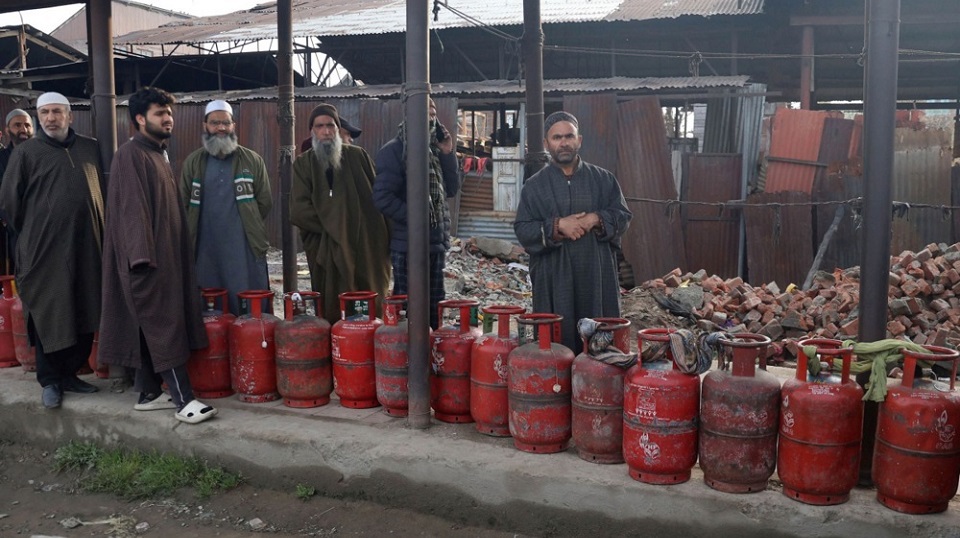 RazomUA - FT: Енергетичний шок в Індії — крематорії на електриці, ресторани урізають меню. Що це значить для ринків і для України