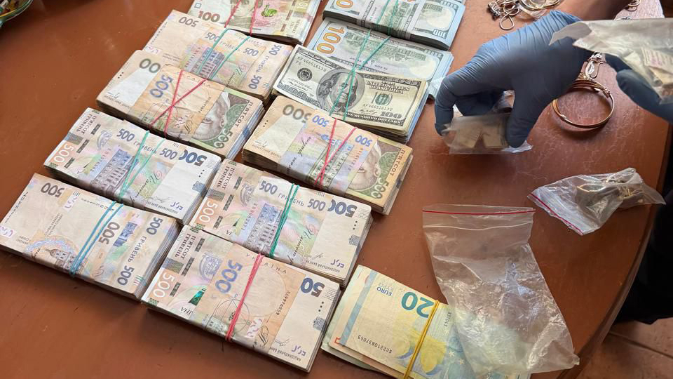 RazomUA - Міграційник і депутат в одній особі: 900 кв. м майна дружини — і порожня декларація