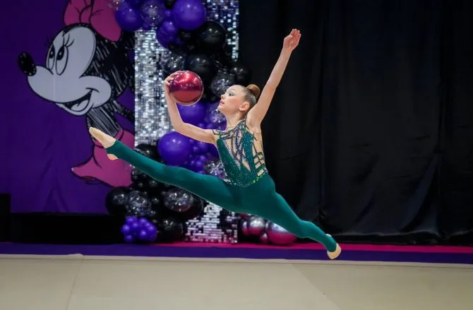 RazomUA - Disney Cup у Бучі: 600 юних гімнасток і знак відновлення громади