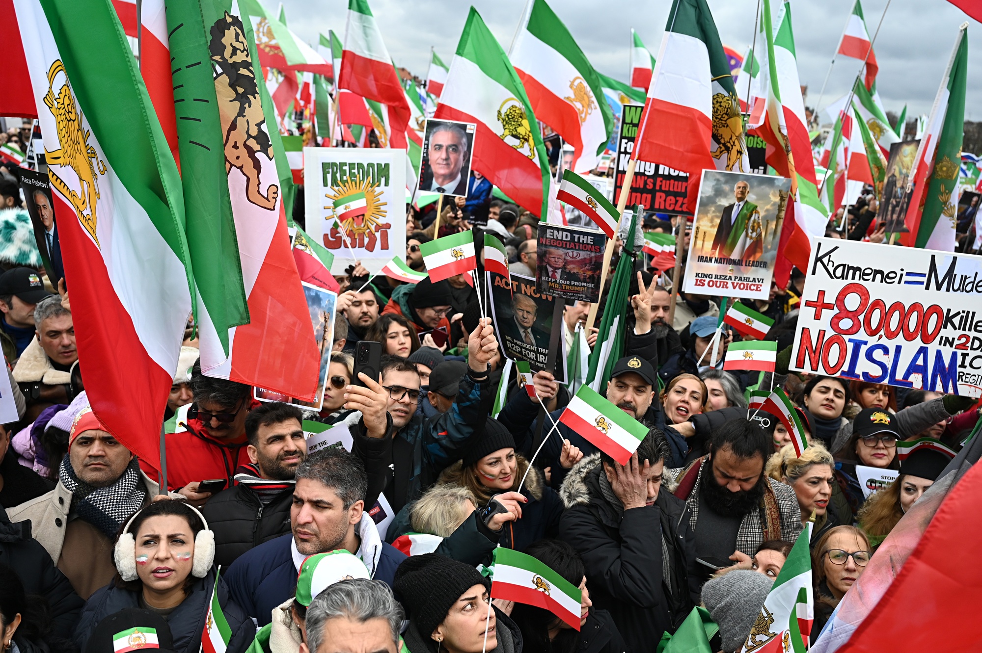 RazomUA - 200.000 in München: Massenmarsch zur Unterstützung der Iraner während der Münchner Konferenz – was bedeutet das für die Diplomatie?
