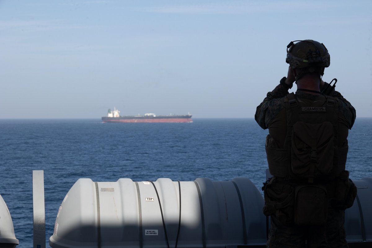 RazomUA - Абордаж у відкритому морі: як США намагаються задушити іранський нафтовий потік без оголошення війни