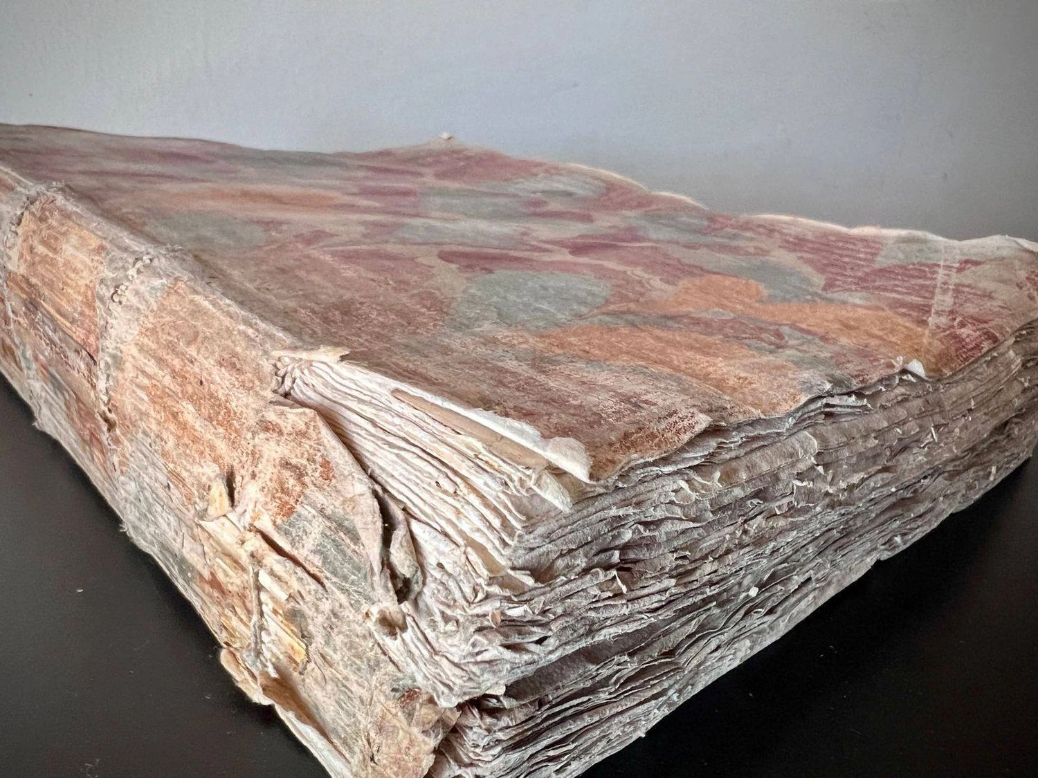 RazomUA - Латиномовний том XVIII ст. залишився в Україні: митники передали рідкісну книгу до Одеської наукової бібліотеки