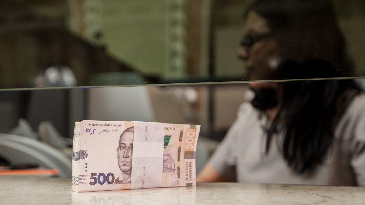 RazomUA - Готівка наближається до трильйону: чому українці тримають більше грошей і що це означає