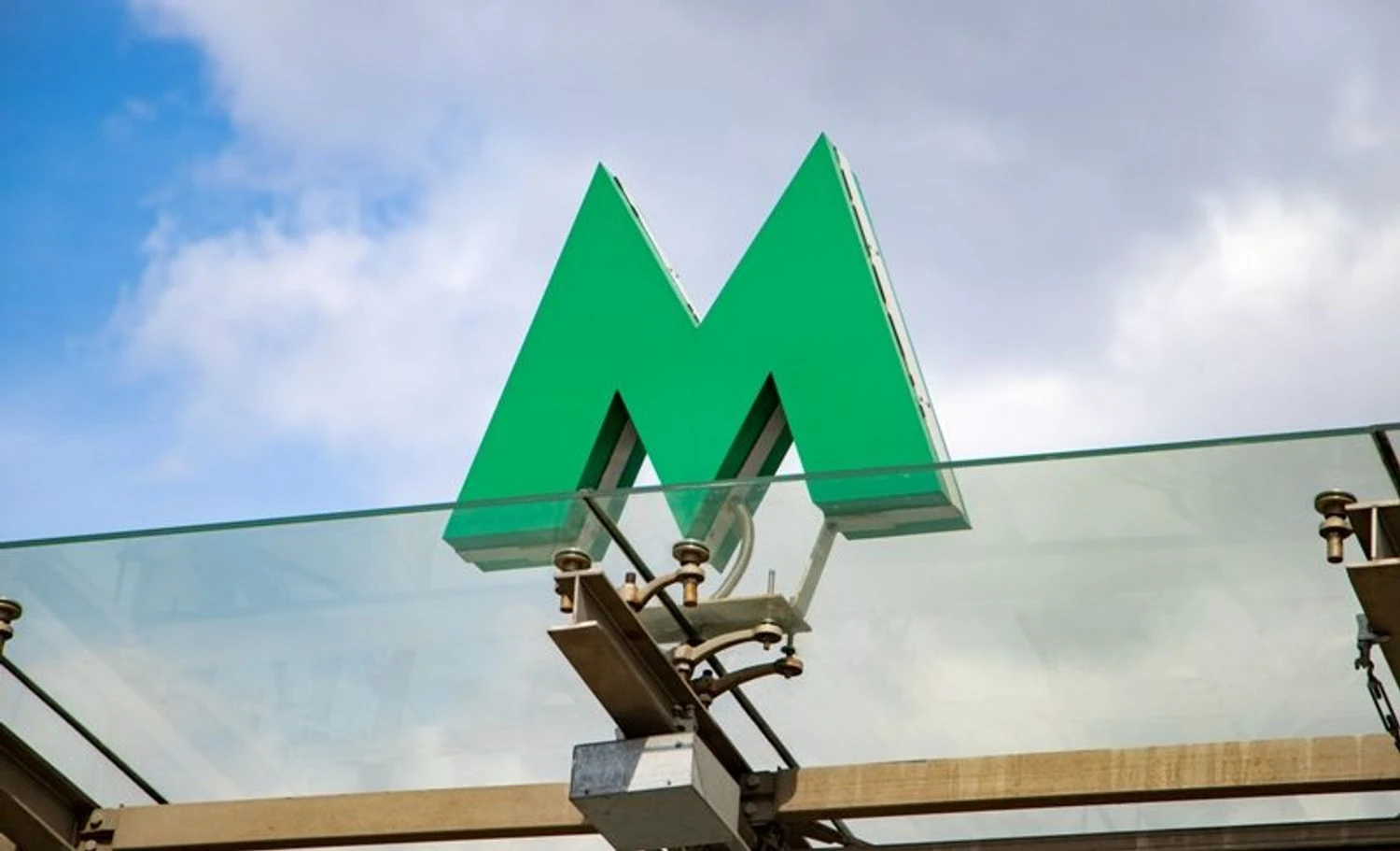 RazomUA - Due to power supply problems, Kyiv’s red metro line is operating with reduced service — what this means