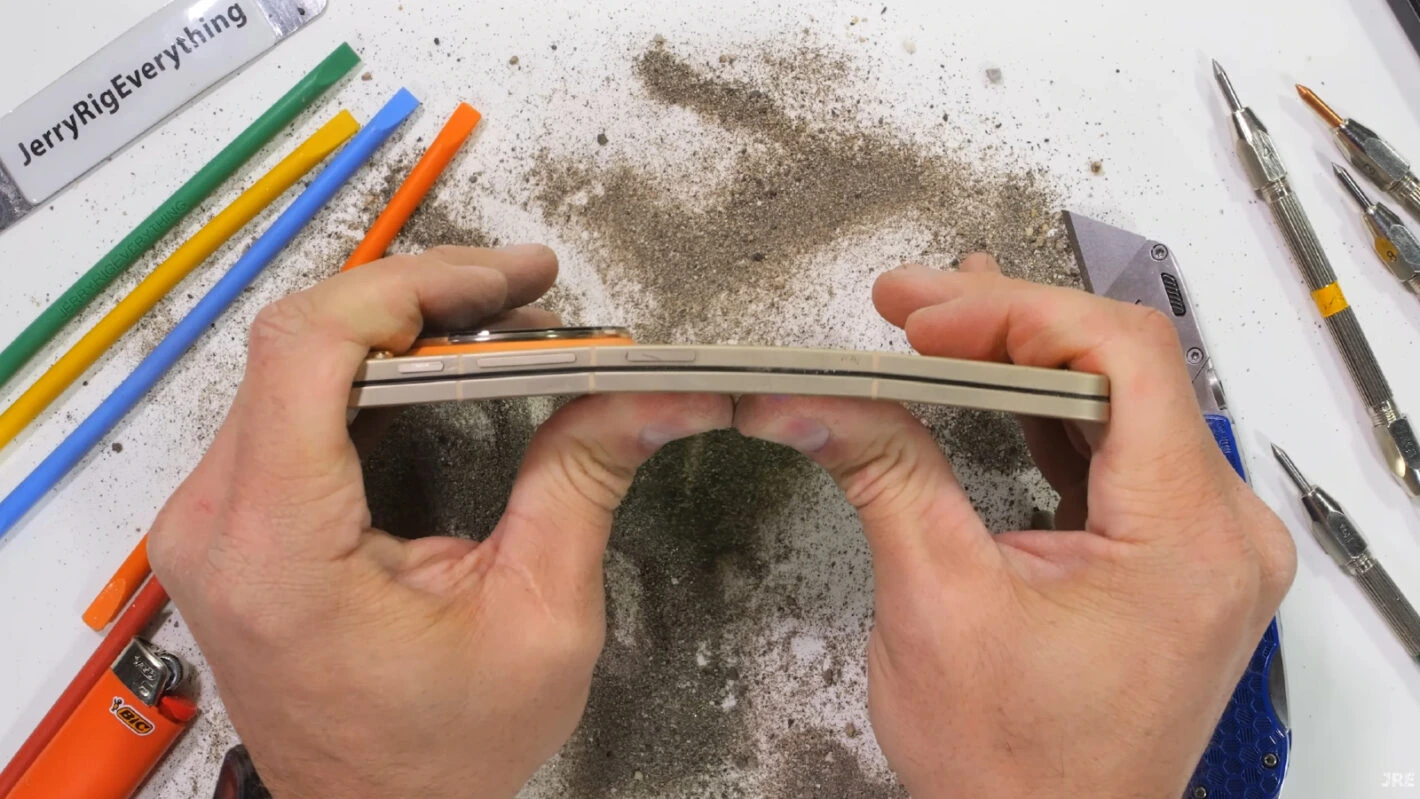 RazomUA - Нігтик проти $1500: чому внутрішній екран Oppo Find N6 дряпається легше, ніж віконне скло