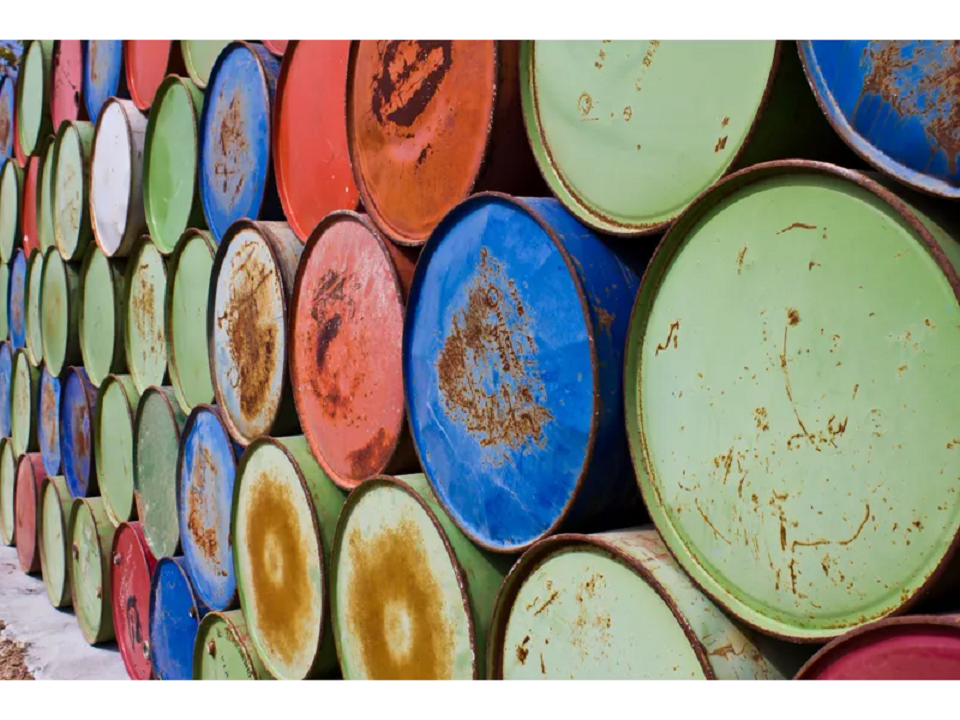 RazomUA - Ukrzaliznytsia puts 212 tonnes of spent lubricants up for auction: why the state-owned company is selling rather than recycling