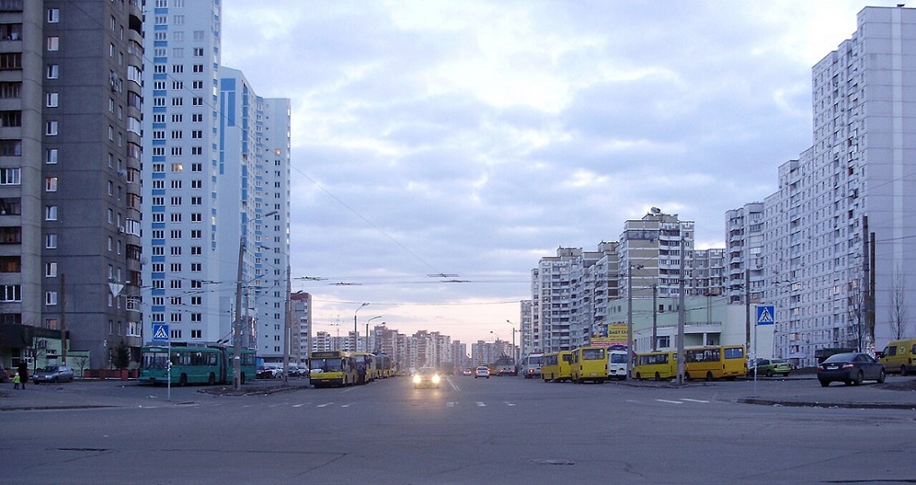 RazomUA - Staatsanwaltschaft fordert Abriss illegal errichteter Gebäude im Desnianskyi-Bezirk — kommunales Land im Wert von 14 Mio. Hrywnja bedroht