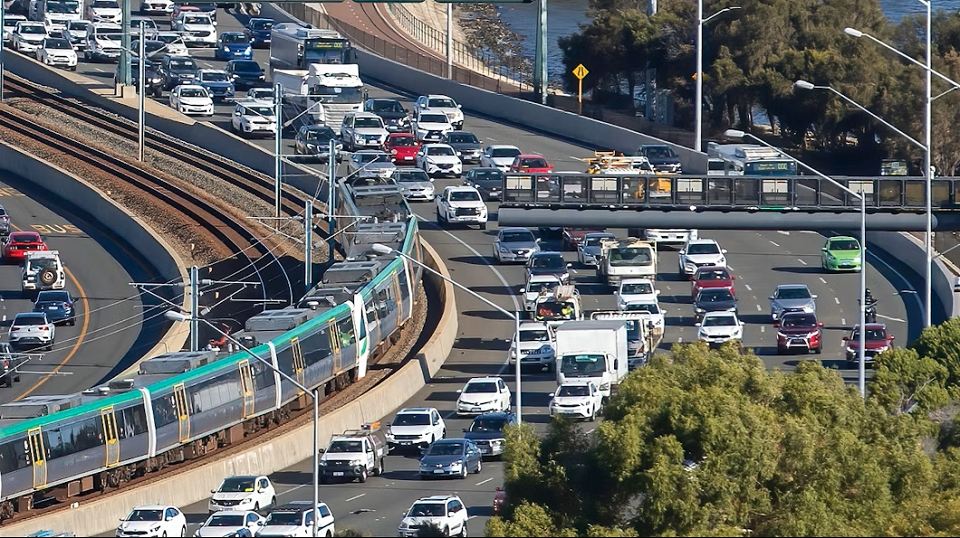 RazomUA - IEA дає 10 практичних кроків проти стрибка цін на нафту — що це означає для України
