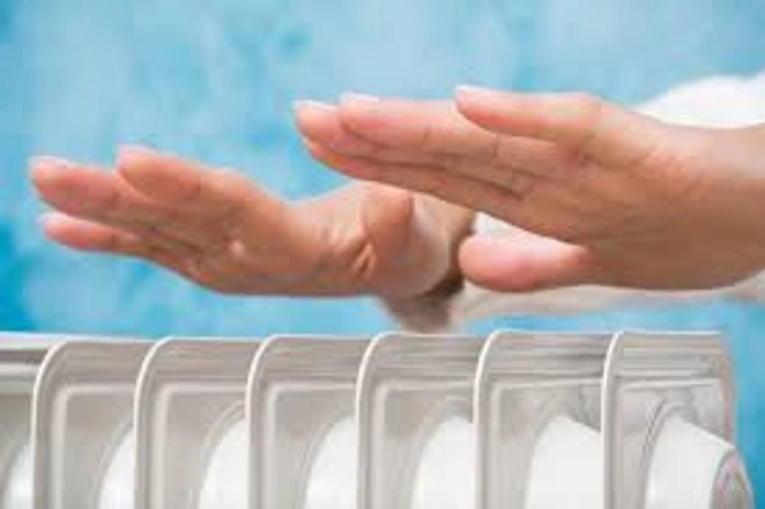 RazomUA - Після удару РФ — близько 500 київських будинків без тепла. Відновлення триває 24/7