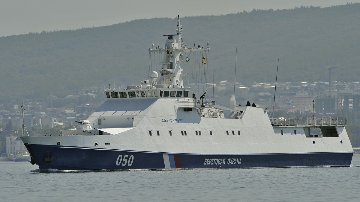 RazomUA - Нічні удари по Криму: захисники уразили кораблі «Охотник» і літаки Бе‑12 — що це означає