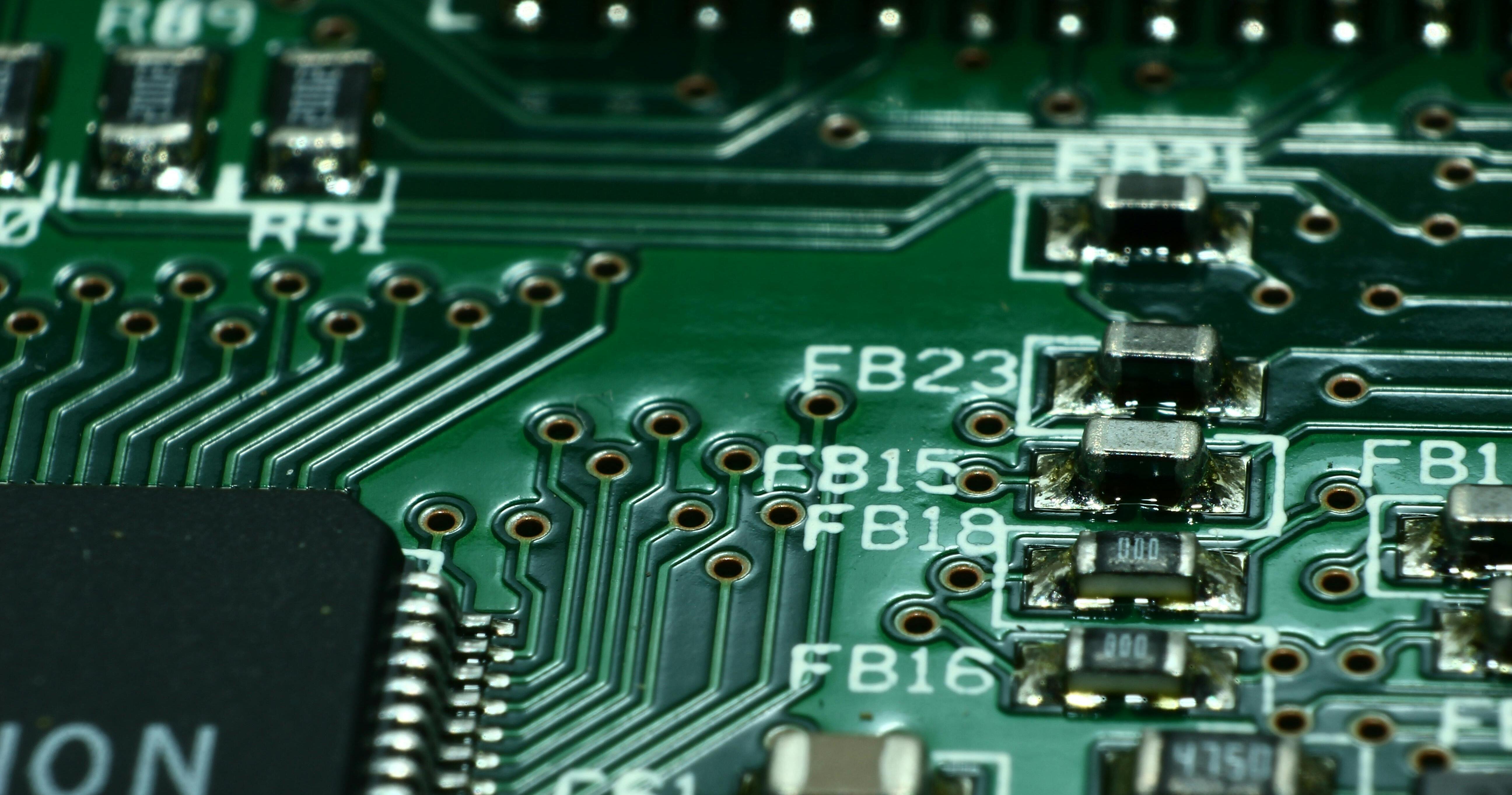 RazomUA - Китай фактично витісняє іноземних постачальників обладнання для мікросхем — наслідки для глобальних ланцюгів і України