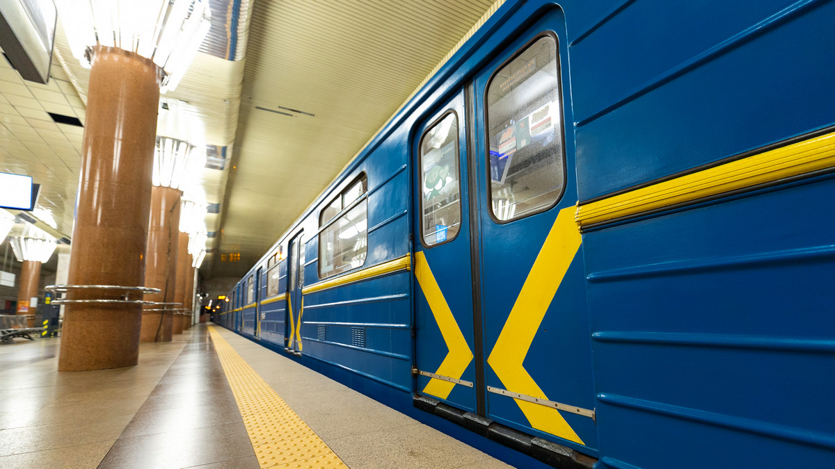 RazomUA - After overnight shelling: Kyiv's Red Line metro stations closed and how service has changed