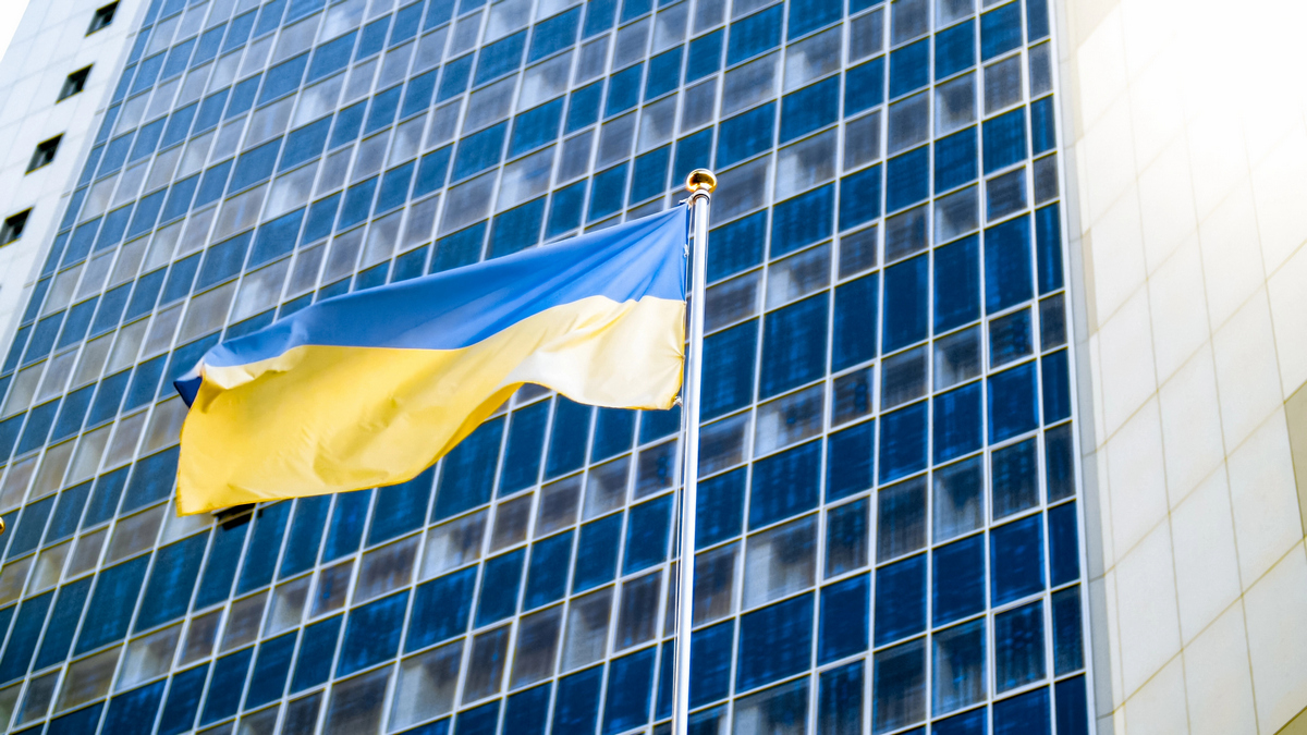 RazomUA - Мінфін зібрав вимоги МВФ в один податковий пакет — що зміниться для фрілансерів, ФОП і покупців на маркетплейсах