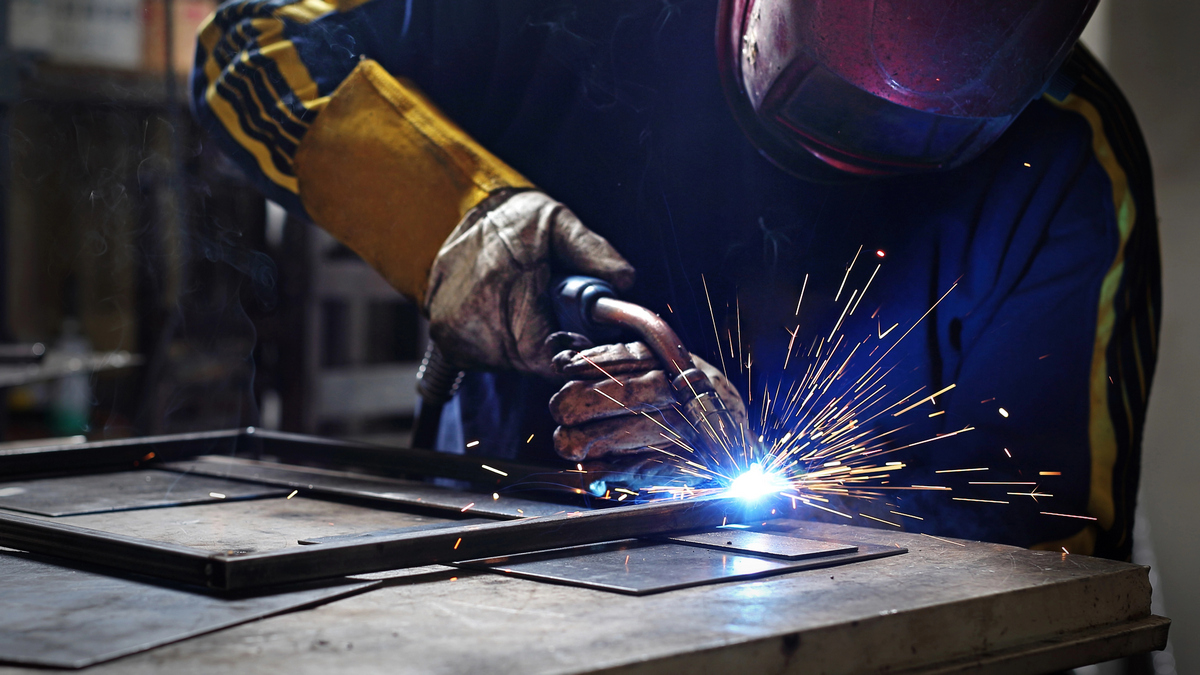 RazomUA - Україна відкрила антидемпінгові розслідування проти Китаю й Туреччини — як це вплине на промисловість і ціни