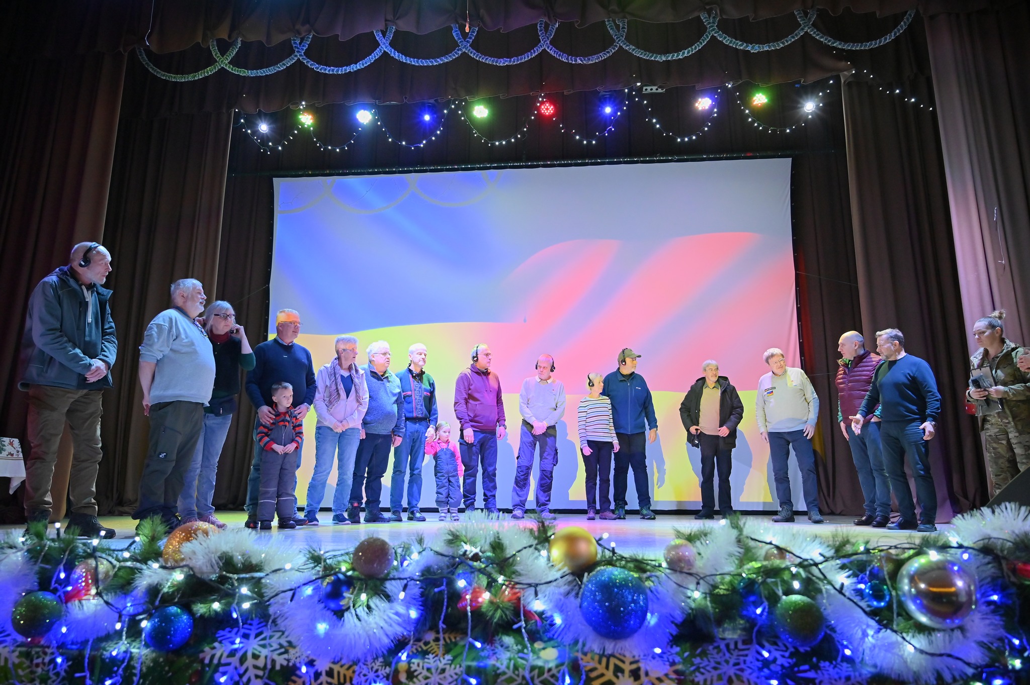 RazomUA - Різдвяний десант із Німеччини: як волонтери з Санкт-Августіна привезли свято у Дмитрівську громаду