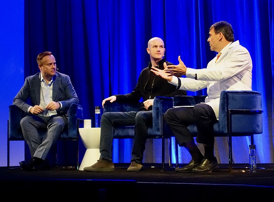 RazomUA - Браян Армстронг вибув із топ‑500: падіння біткоїна як маркер зсуву на крипторинку