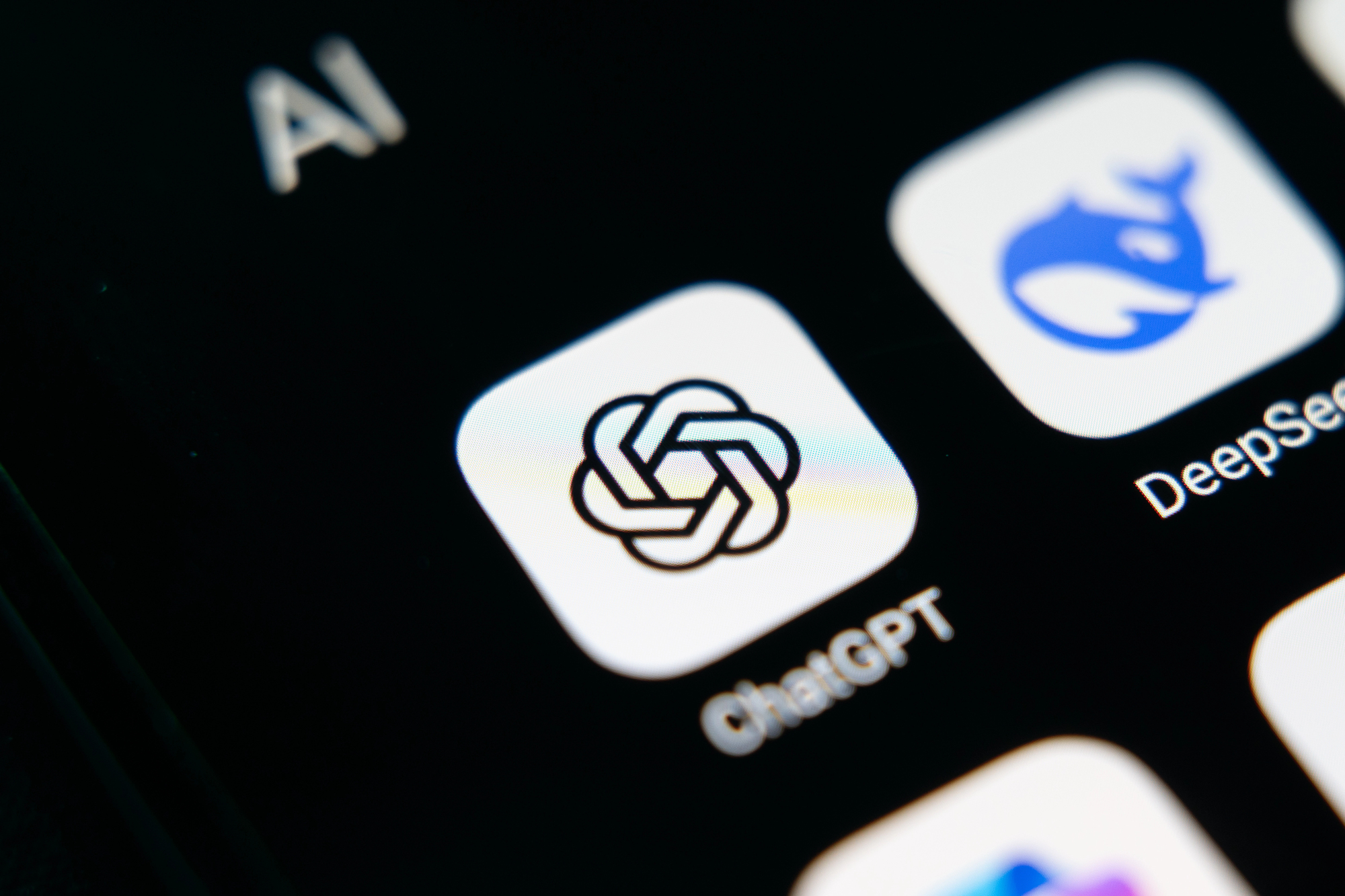 RazomUA - OpenAI випустила GPT-5.4 (Pro, Thinking): довге контекстне вікно й менше помилок — що це дає Україні