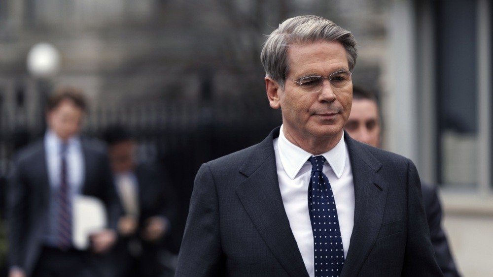 RazomUA - США розглядають дозвіл на продаж російської нафти, що вже в морі — що це означає для України