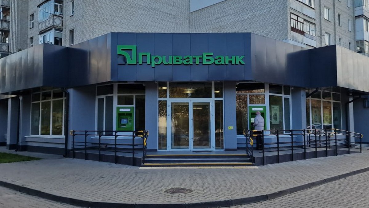 RazomUA - ПриватБанк списав 140 млрд грн проблемних кредитів — що це змінює для фінансової стабільності України