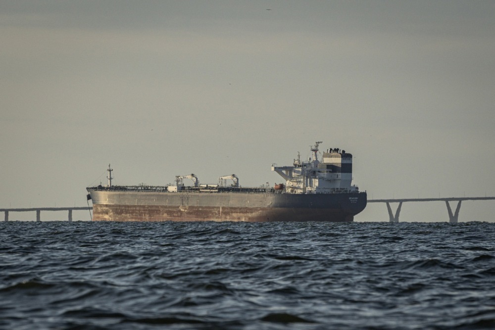 RazomUA - U.S. Offers Tanker Insurance to Curb Rising Oil Prices — What It Means for Ukraine and Europe