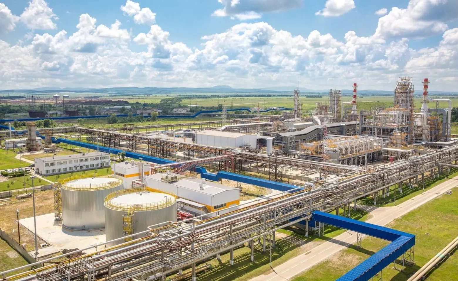 RazomUA - Сили оборони вразили Афіпський НПЗ та авіаремонтний завод у Таганрозі