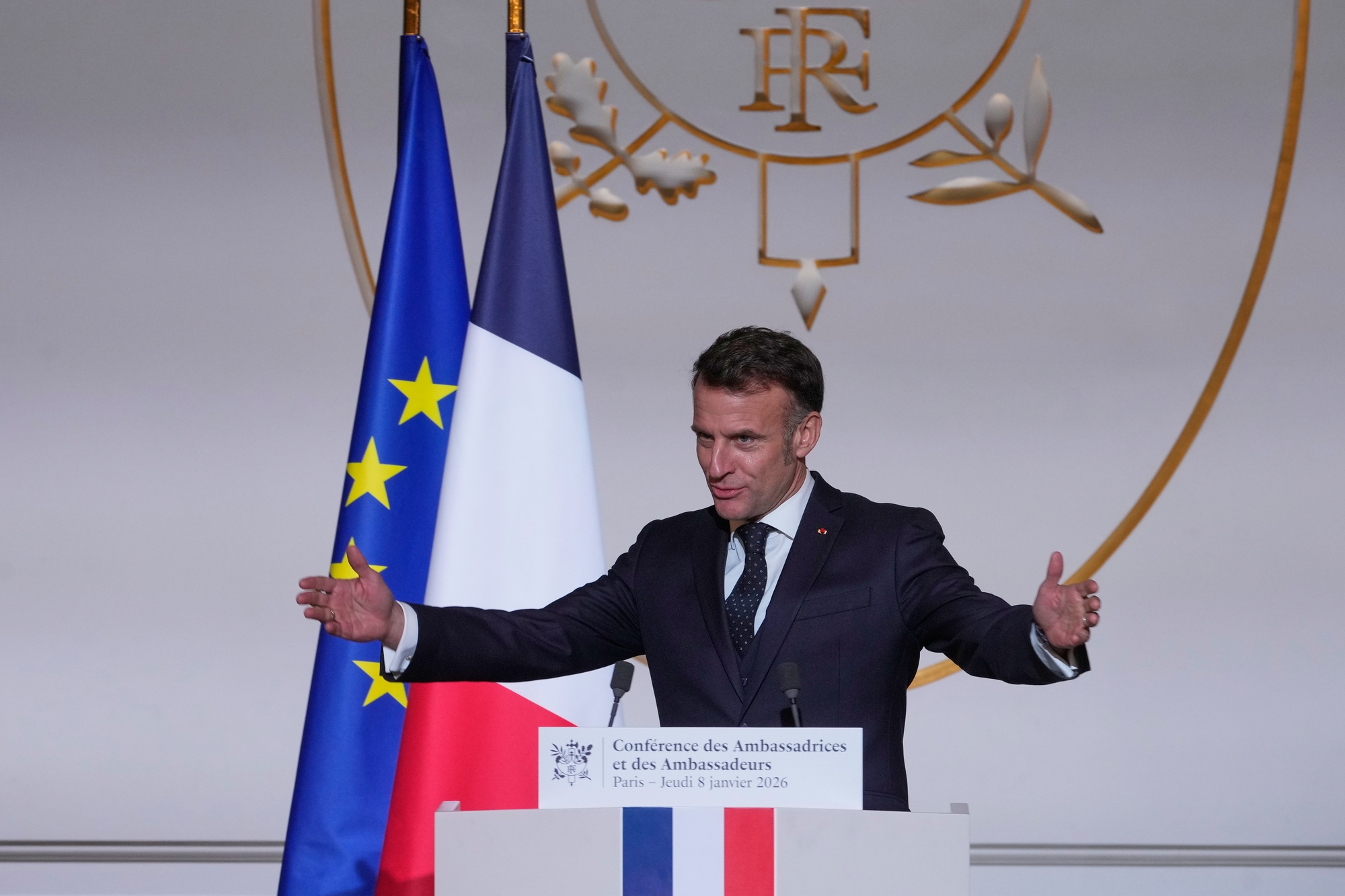 RazomUA - Макрон: США «відвертаються» від союзників — що це означає для безпеки Європи та України