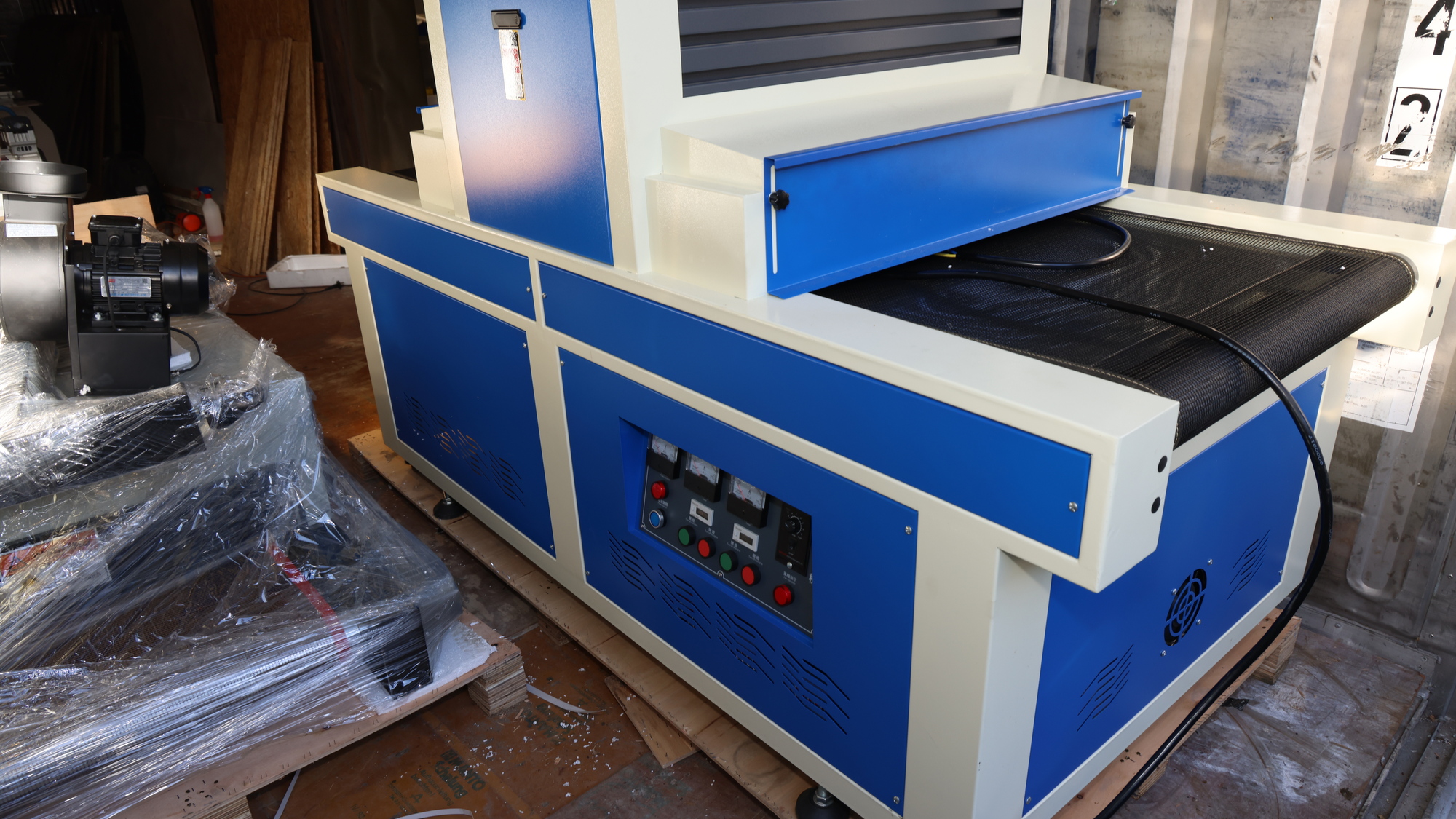 RazomUA - Четыре поляка и три тонны бумаги: как готовилось крупнейшее евро-подделывание для Украины