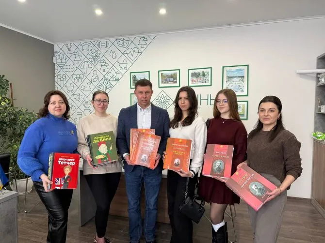 RazomUA - Студенти ДПІ подарували Ірпінській громаді книги шрифтом Брайля — інвестиція в інклюзивну освіту