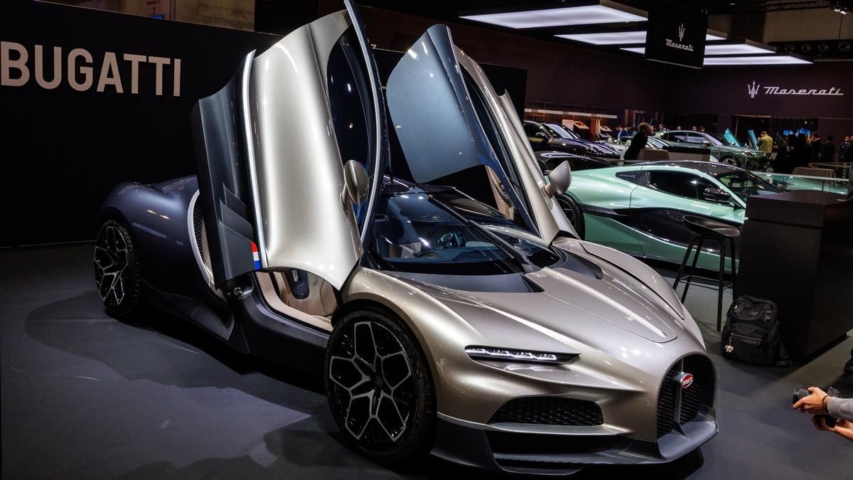 RazomUA - Porsche Sells Bugatti to Save Itself: Is the Billion-Dollar Asset Sale a Sign of Strength or Retreat?