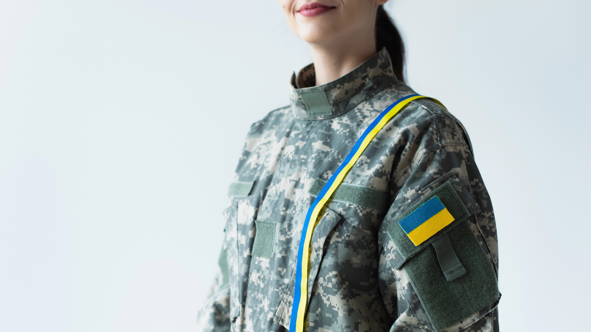 RazomUA - Die Zahl der Soldatinnen in den ukrainischen Streitkräften hat sich binnen eines Jahres mehr als verdoppelt — was ändert das an der Front?