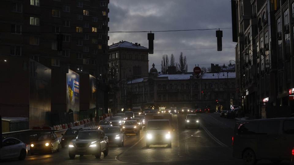 RazomUA - Stromausfälle haben das Risiko von Verkehrsunfällen mit Fußgängern erhöht — was Polizei und Städte tun