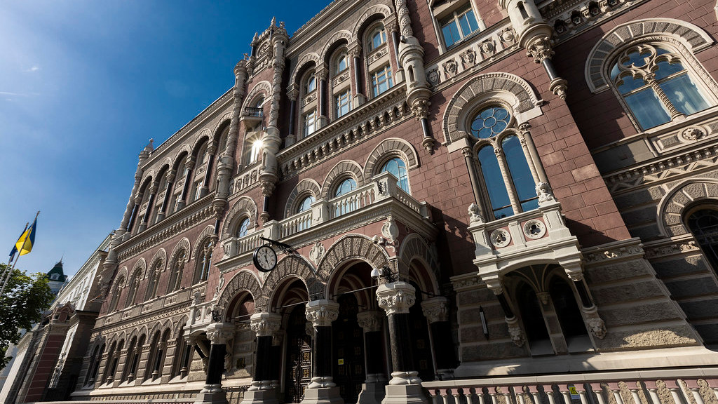 RazomUA - НБУ вже вдруге нагадує банкам: PEP — не синонім підозрюваного. Але санкцій за порушення досі не було