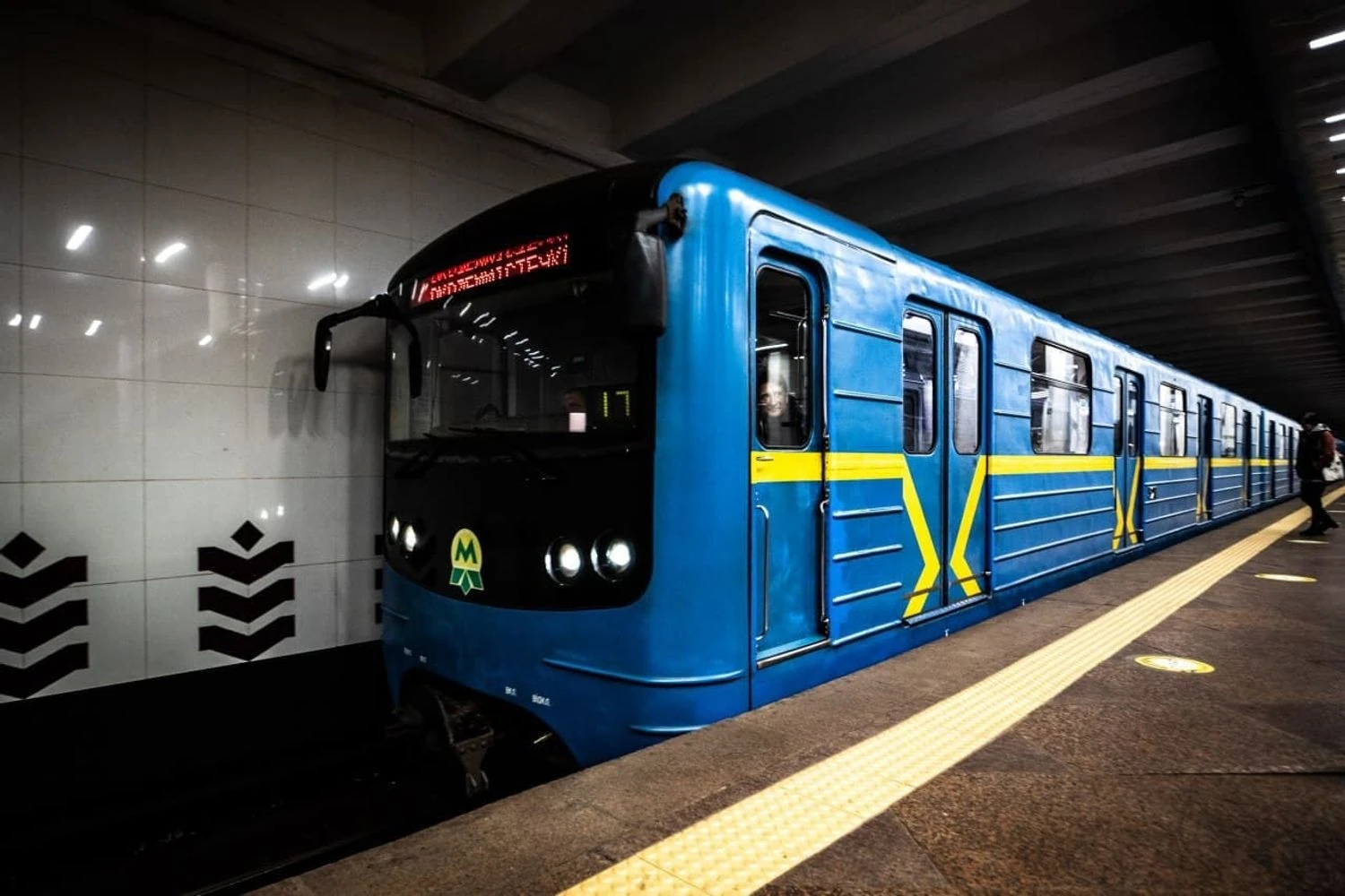 RazomUA - Kyiv's Green metro line resumes service after overnight shelling — what it means for the city