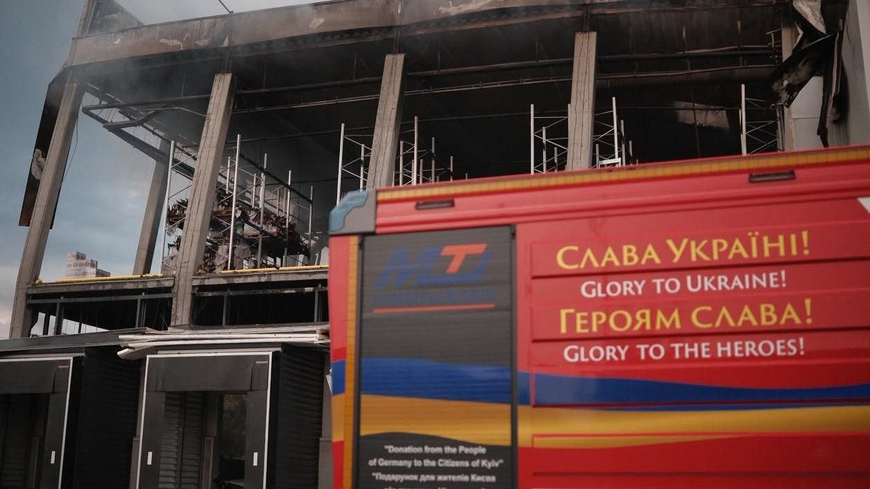 RazomUA - KMIS: War is more important than corruption for Ukrainians, but the gap is narrowing