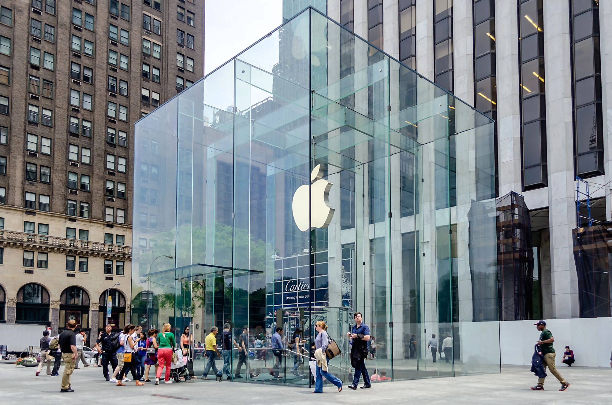 RazomUA - Apple готовит три устройства «Ultra» в 2026 году — что это означает для рынка и украинских пользователей