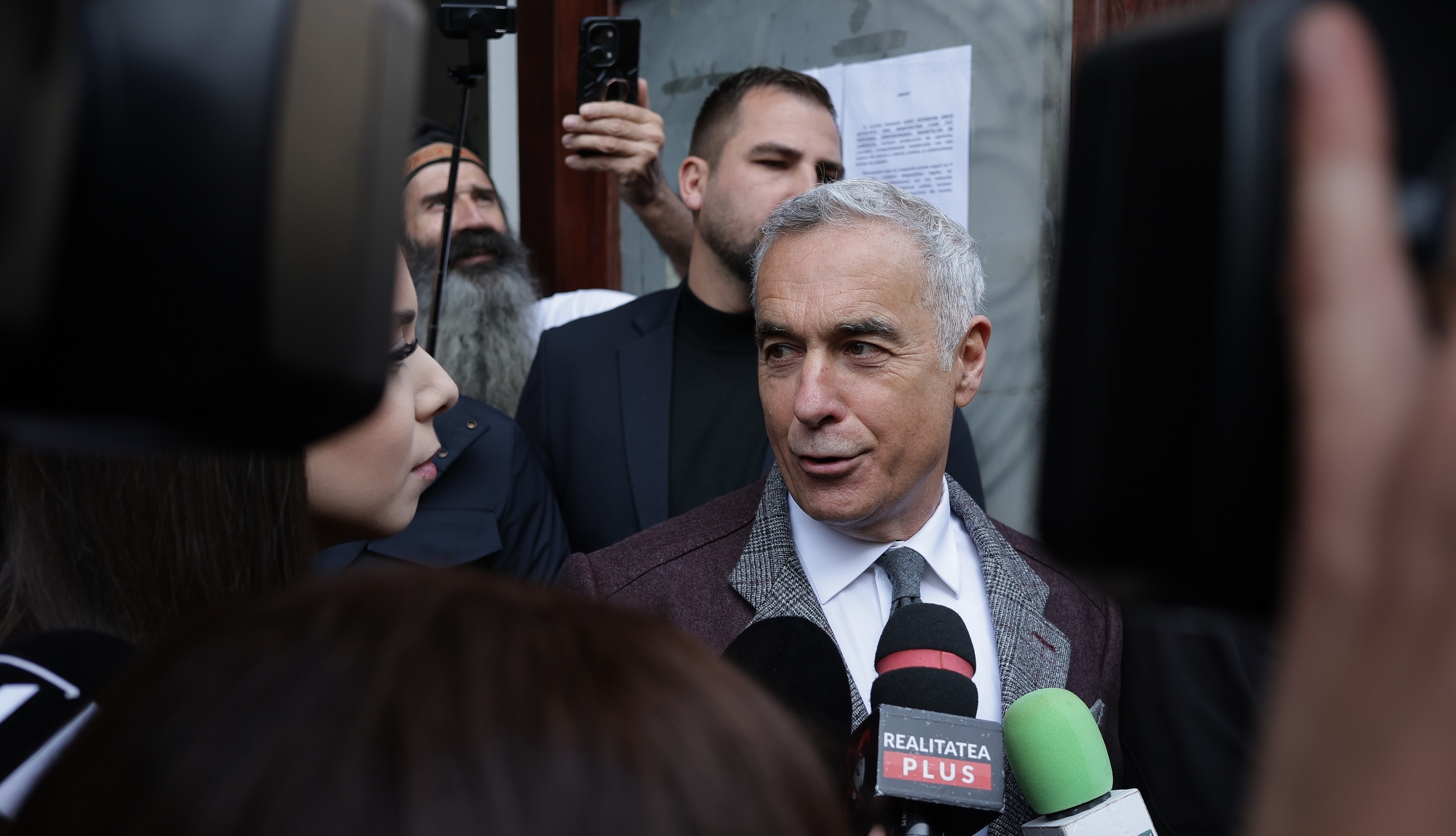 RazomUA - Perquisitions chez Gheorghescu : l'ex-candidate à la présidence de la Roumanie soupçonnée de fraude pour 1,1 million d'euros