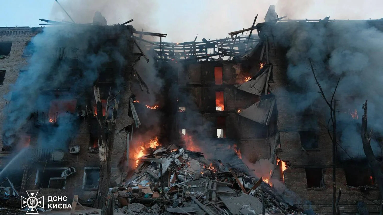 RazomUA - Дві доби під завалами: у Шевченківському районі знайшли третю жертву атаки 24 травня