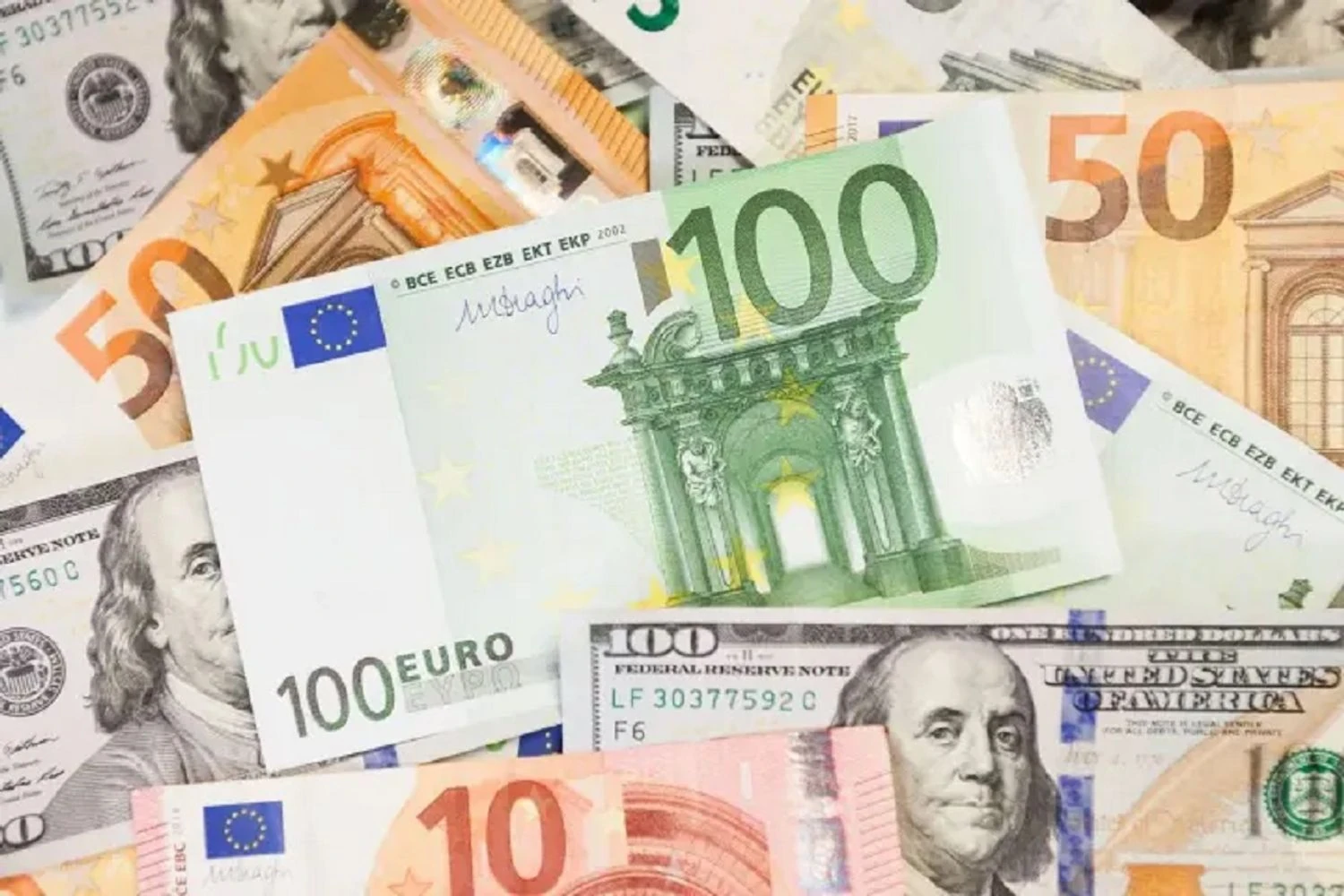 RazomUA - Курс валют на 4 серпня: євро дорожчає, а НБУ погіршує прогноз інфляції