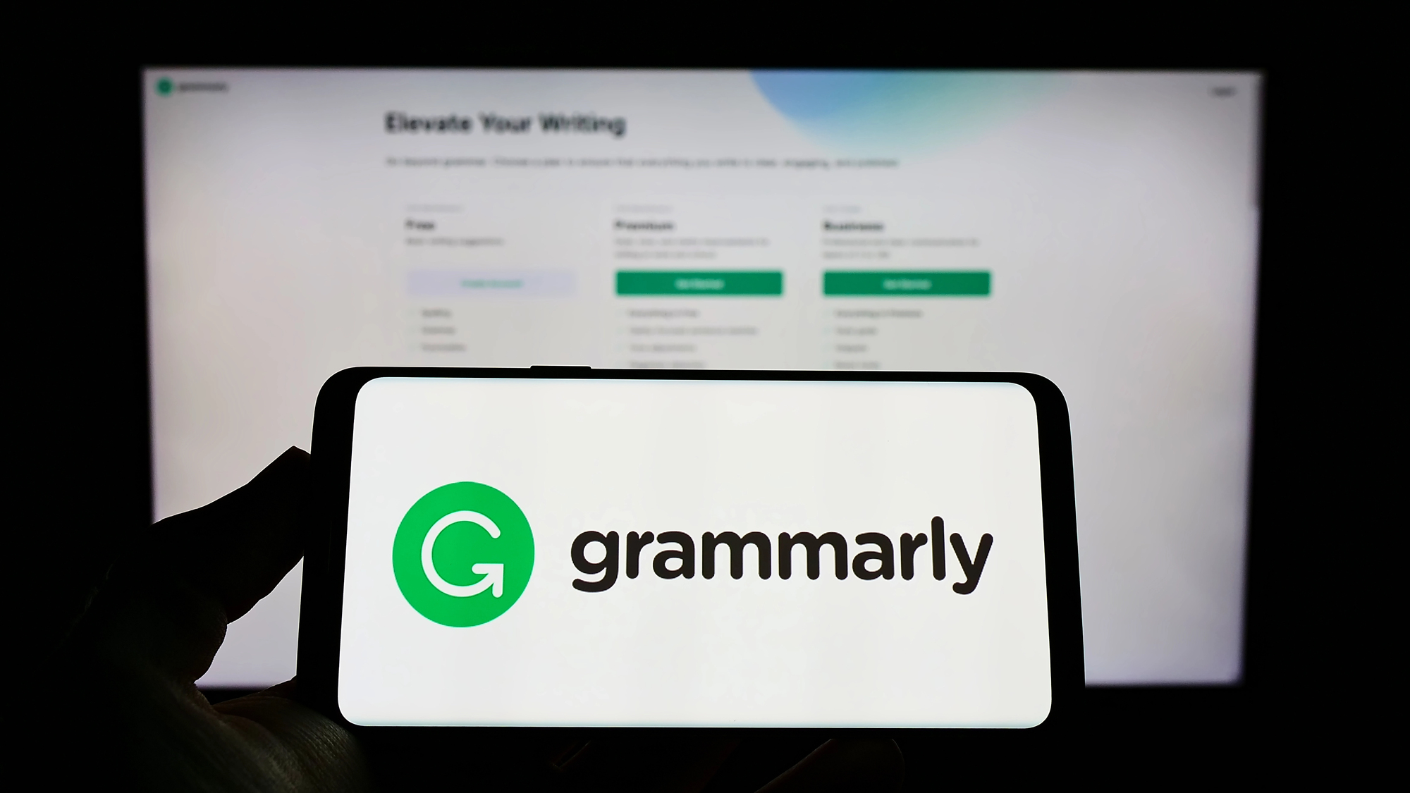 RazomUA - Grammarly запускает Expert Review: ИИ советует в стиле Кинга и Тайсона — что это означает для украинских коммуникаций