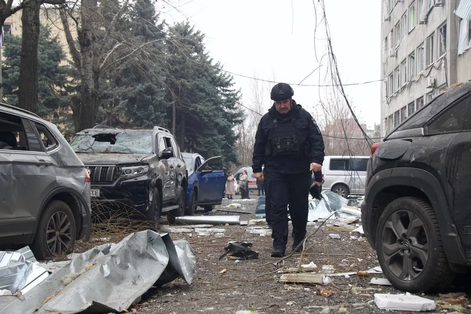 RazomUA - La Russie a lancé une attaque par missiles contre Dnipro : au moins quatre morts et des dizaines de blessés, le 2 décembre — jour de deuil