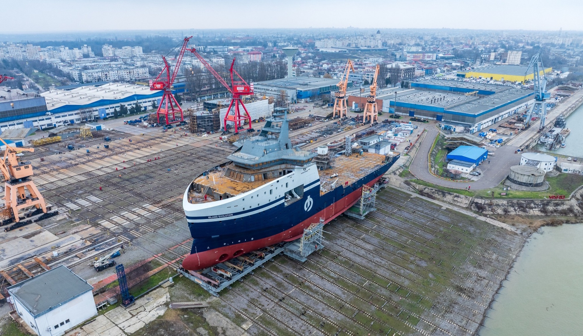 RazomUA - В Румынии спустили на воду гибридное судно для строительства морских ВЭС — что это означает для региональной энергетики