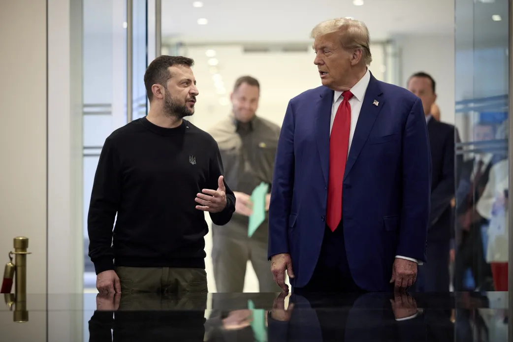 RazomUA - Трамп хвалить удари по дизельних заводах рф і водночас просить Зеленського їх припинити