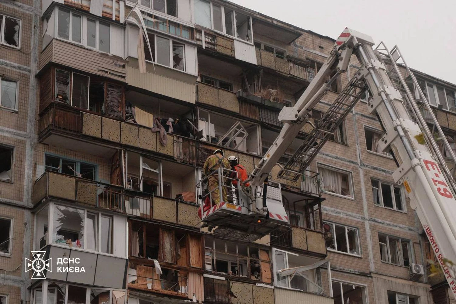 RazomUA - Frappe nocturne sur Kyiv : 37 blessés, deux morts, coupures d'électricité massives