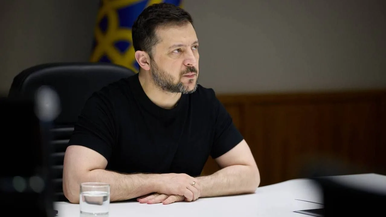 RazomUA - Зеленський зібрав «слуг» в розпал скандалу і поставив горизонт — листопад: що насправді обговорювали за закритими дверима