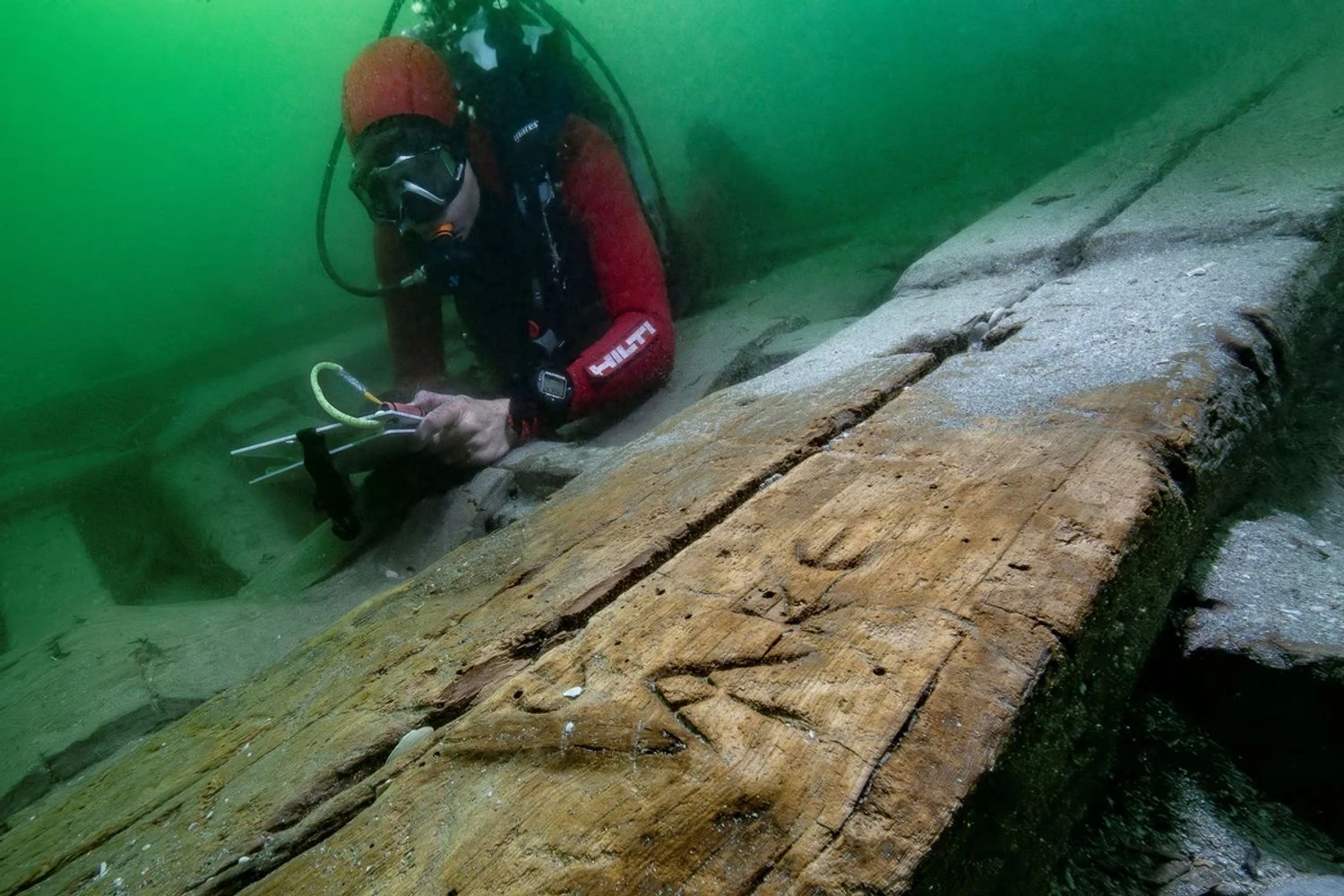 RazomUA - Old sightseeing boat found off the shore of Oleksandriia